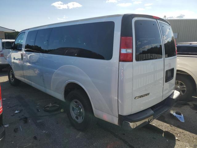 1GAZGPFG3H1275778 - 2017 CHEVROLET EXPRESS G3 LT WHITE photo 2