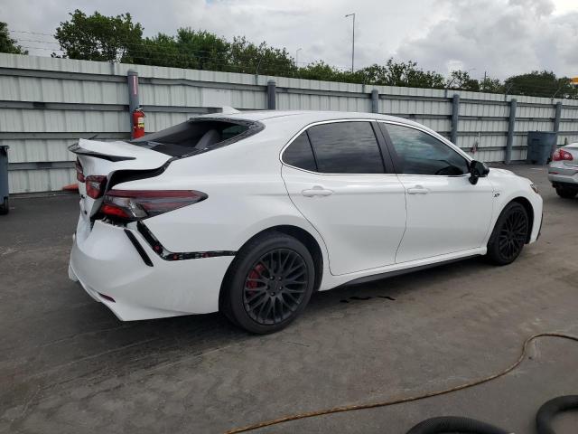 4T1G11AK3NU687763 - 2022 TOYOTA CAMRY SE 白色 照片 3