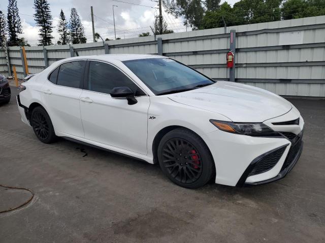 4T1G11AK3NU687763 - 2022 TOYOTA CAMRY SE 白色 照片 4