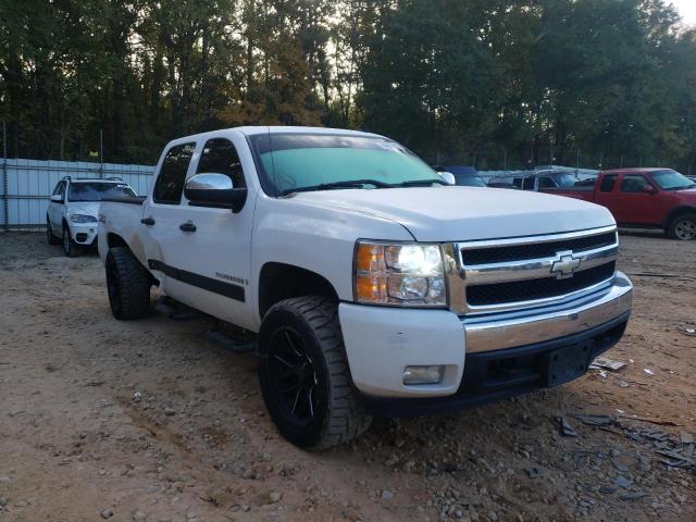 2GCEK13M371545435 - 2007 CHEVROLET SILVERADO K1500 CREW CAB WHITE photo 1