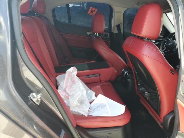 ZARFAEBNXJ7592244 - 2018 ALFA ROMEO GIULIA Grau Foto 10