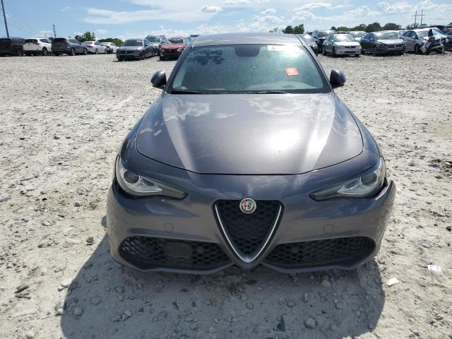 ZARFAEBNXJ7592244 - 2018 ALFA ROMEO GIULIA Grau Foto 5
