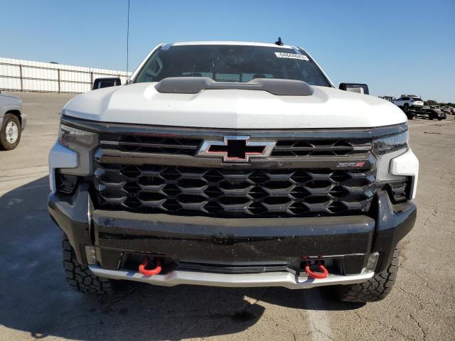 3GCUDHEL2NG573993 - 2022 CHEVROLET SILVERADO K1500 ZR2 WHITE photo 5