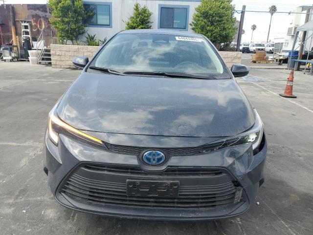 JTDBCMFE8R3061571 - 2024 TOYOTA COROLLA LE CHARCOAL photo 5