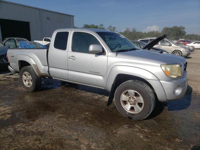 5TETU62N08Z589270 - 2008 TOYOTA TACCOMA PRERUNNER ACCESS CAB SILVER photo 4