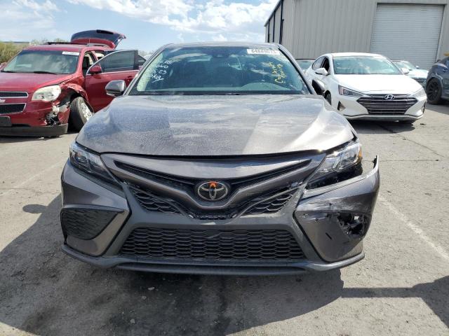4T1G11AK7PU808300 - 2023 TOYOTA CAMRY SE NIGHT SHADE GRAY photo 5