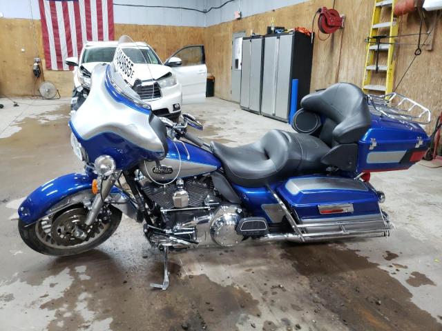 1HD1FC41X9Y618768 - 2009 HARLEY-DAVIDSON FLHTCU Көк фото 3