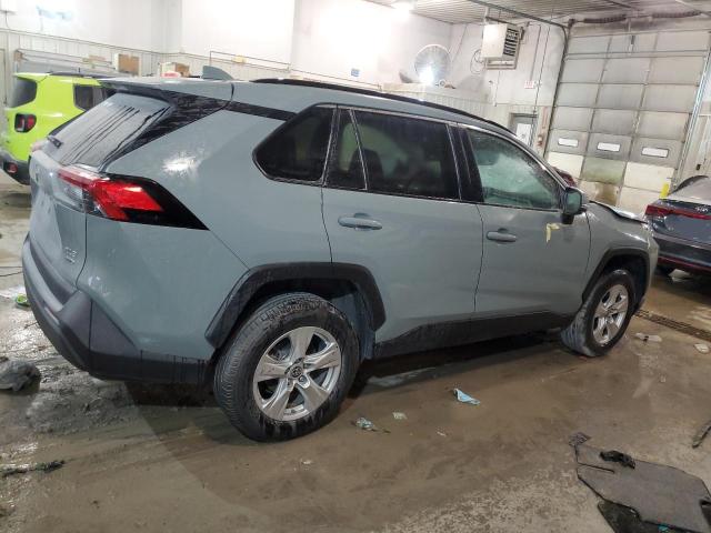 2T3P1RFV9MW180695 - 2021 TOYOTA RAV4 XLE GRAY photo 3