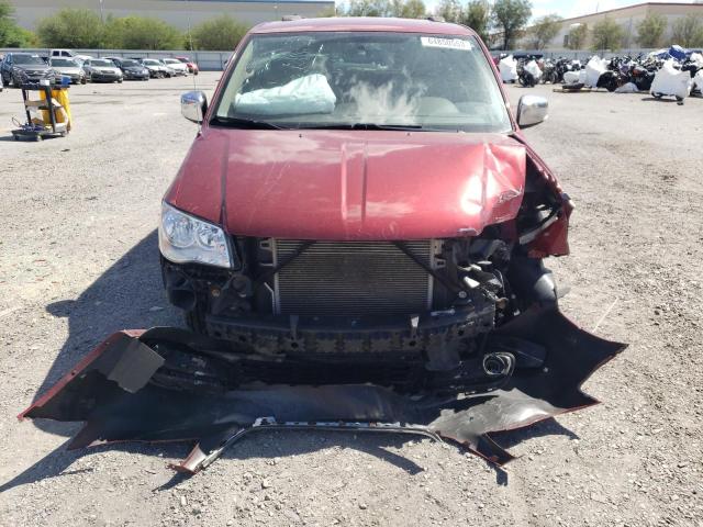 2C4RC1CG2DR571028 - 2013 CHRYSLER TOWN & COU TOURING L RED photo 5