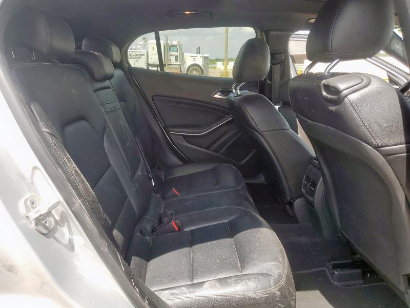 WDCTG4EB1GJ204654 - 2016 MERCEDES-BENZ GLA 250 SILVER photo 10