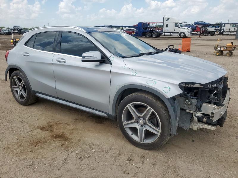 WDCTG4EB1GJ204654 - 2016 MERCEDES-BENZ GLA 250 SILVER photo 4
