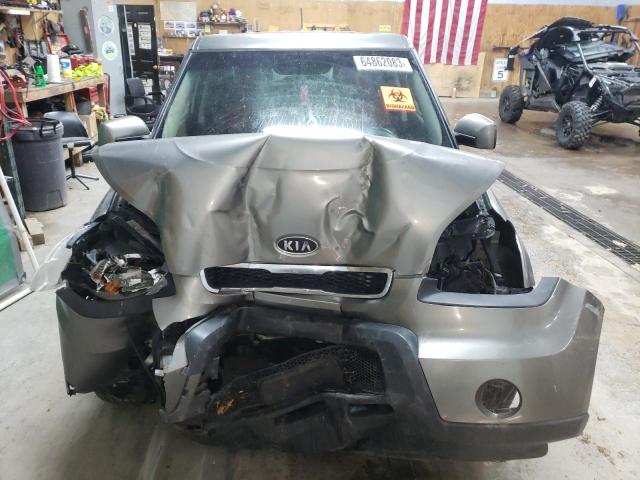 KNDJT2A26B7214251 - 2011 KIA SOUL + GRAY photo 5