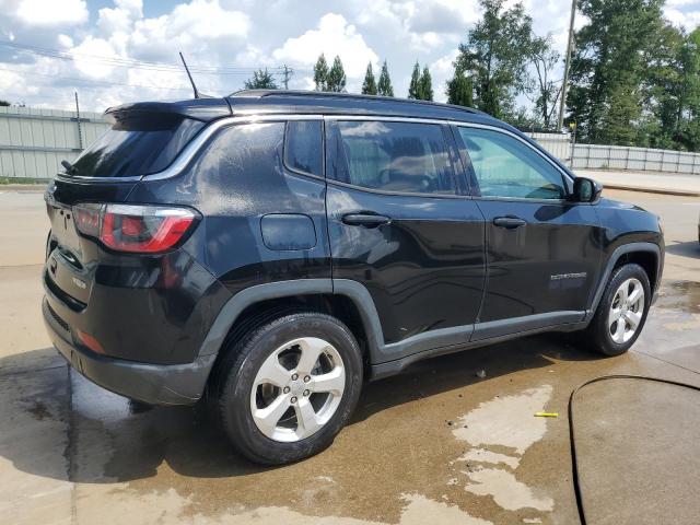 3C4NJCBB0KT726532 - 2019 JEEP COMPASS LATITUDE Czarny zdjęcie 3