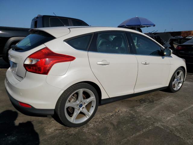 1FAHP3N21CL111188 - 2012 FORD FOCUS TITANIUM WHITE photo 3