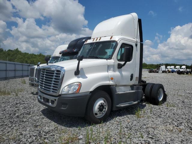 1FUBGEDV1FLGH4776 - 2015 FREIGHTLINER CASCADIA 1 WHITE photo 2