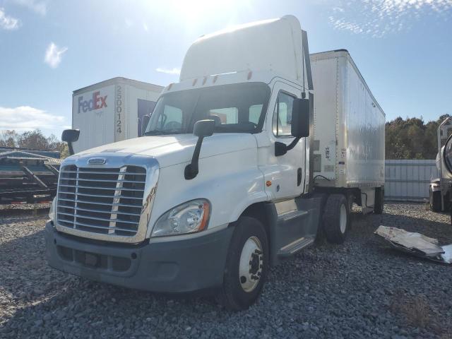 1FUBGEDV7FLGH4782 - 2015 FREIGHTLINER CASCADIA 1 WHITE photo 2