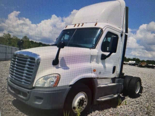 1FUBGEDV7FLGH4782 - 2015 FREIGHTLINER CASCADIA 1 WHITE photo 9