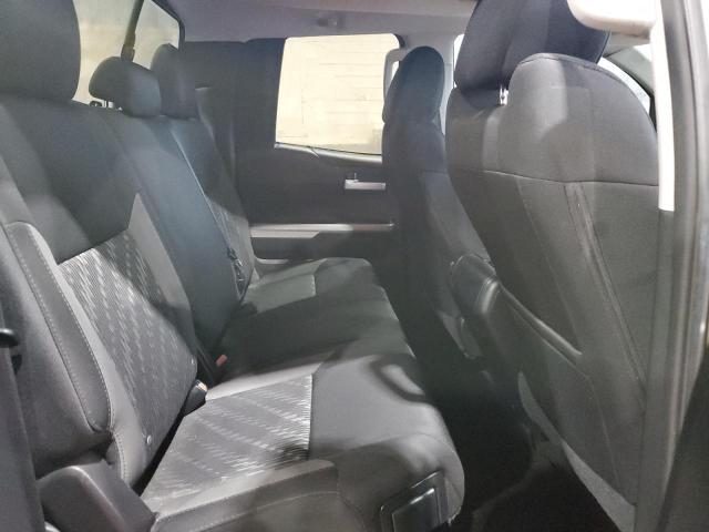 5TFRM5F17JX125191 - 2018 TOYOTA TUNDRA DOUBLE CAB SR/SR5 SILVER photo 10