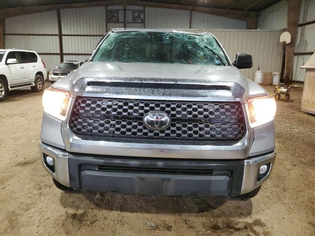 5TFRM5F17JX125191 - 2018 TOYOTA TUNDRA DOUBLE CAB SR/SR5 SILVER photo 5