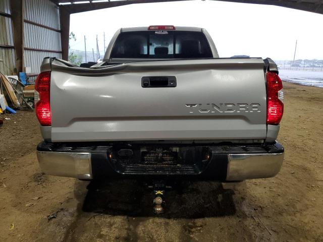 5TFRM5F17JX125191 - 2018 TOYOTA TUNDRA DOUBLE CAB SR/SR5 SILVER photo 6
