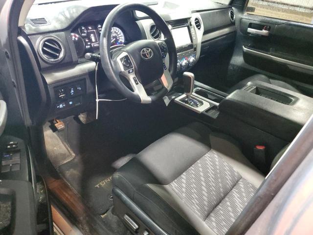 5TFRM5F17JX125191 - 2018 TOYOTA TUNDRA DOUBLE CAB SR/SR5 SILVER photo 8