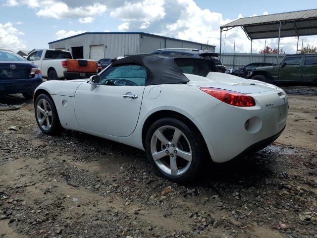 1G2MB35B67Y137497 - 2007 PONTIAC SOLSTICE WHITE photo 2