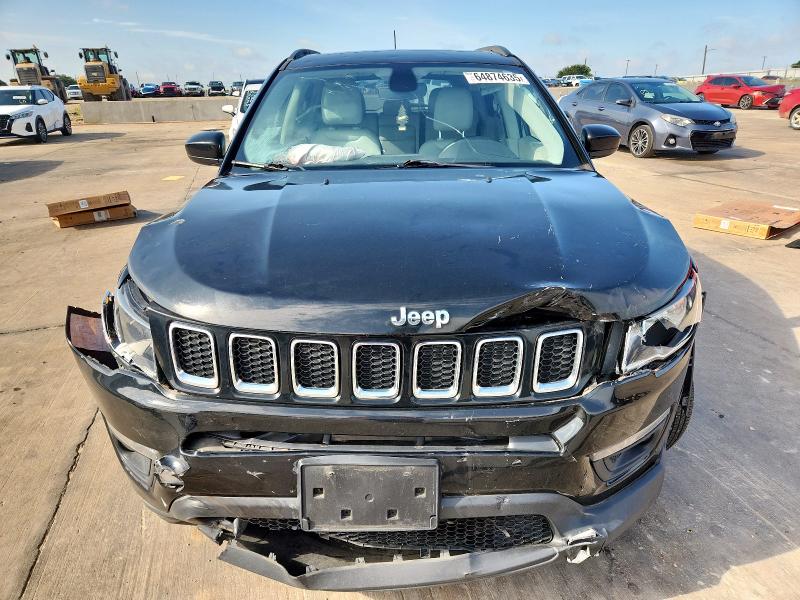 3C4NJCBB5KT636714 - 2019 JEEP COMPASS LATITUDE أسود صورة 5