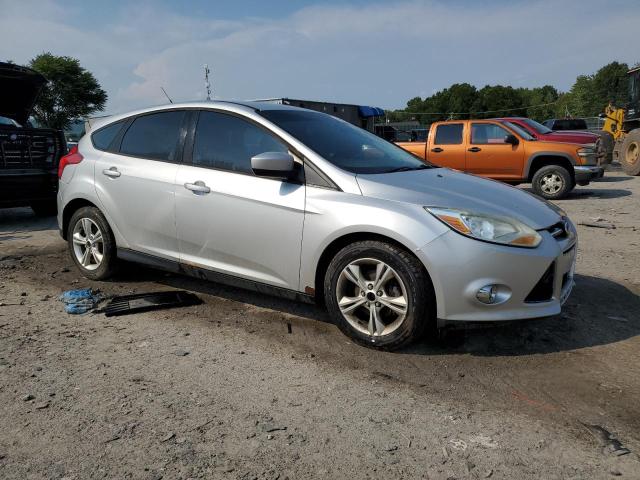 1FAHP3K26CL307034 - 2012 FORD FOCUS SE SILVER photo 4