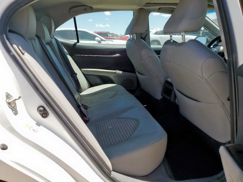 4T1B11HK7JU020768 - 2018 TOYOTA CAMRY L 白色 照片 10