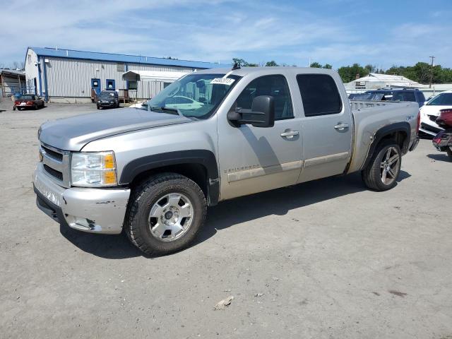 2GCEK13M071666486 - 2007 CHEVROLET SILVERADO K1500 CREW CAB SILVER photo 1