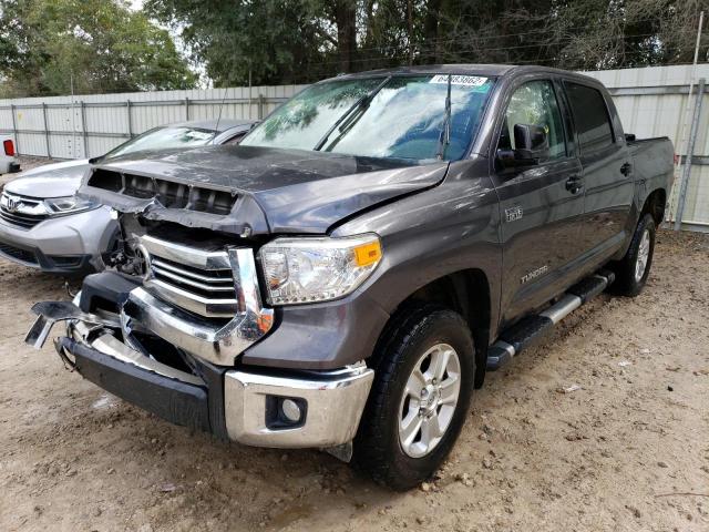 5TFDW5F16HX595081 - 2017 TOYOTA TUNDRA CREWMAX SR5 GRAY photo 2