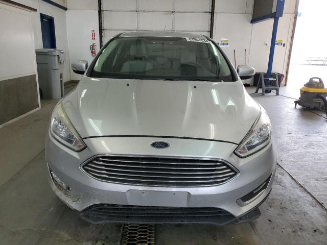 1FADP3N24HL272589 - 2017 FORD FOCUS TITANIUM SILVER photo 5