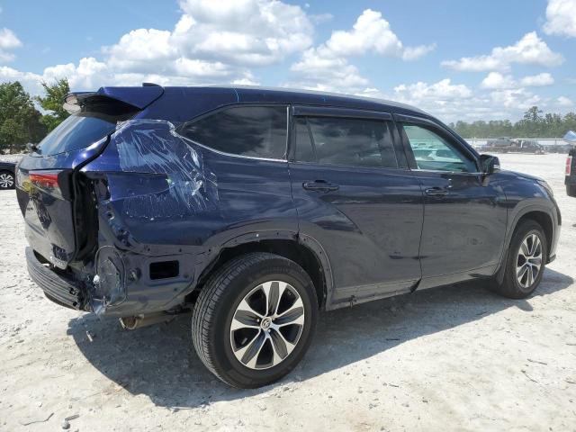 5TDGZRBHXNS588506 - 2022 TOYOTA HIGHLANDER XLE BLUE photo 3
