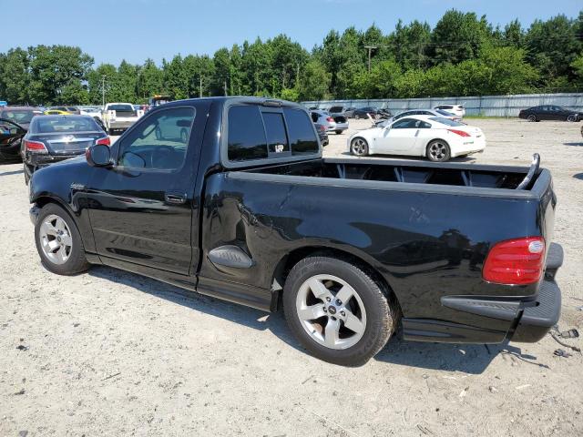 2FTZF07382CA57418 - 2002 FORD F150 SVT LIGHTNING BLACK photo 2