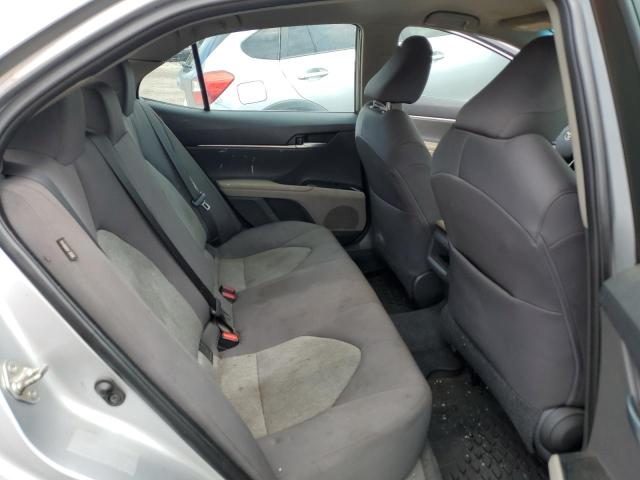 4T1B11HK0JU563542 - 2018 TOYOTA CAMRY L SILVER photo 10