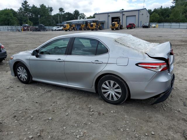 4T1B11HK0JU563542 - 2018 TOYOTA CAMRY L SILVER photo 2