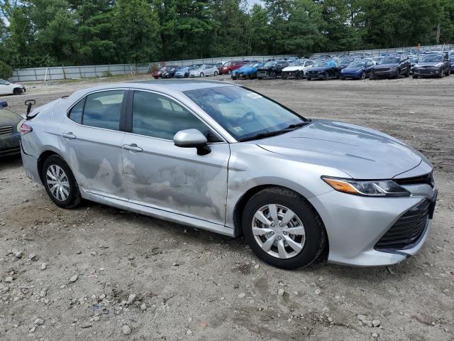4T1B11HK0JU563542 - 2018 TOYOTA CAMRY L SILVER photo 4