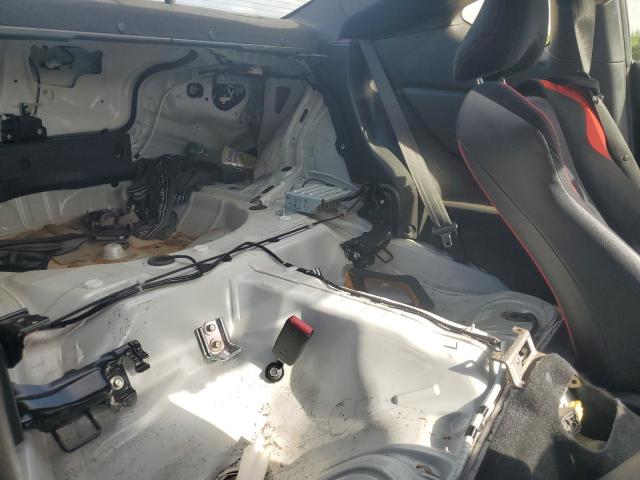 JF1ZNAA14E9702885 - 2014 TOYOTA SCION FR-S WHITE photo 10