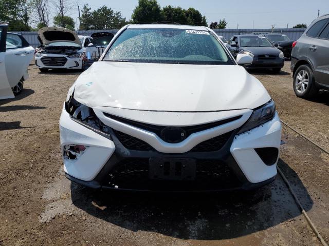 4T1S11AK7PU185481 - 2023 TOYOTA CAMRY SE NIGHT SHADE WHITE photo 5