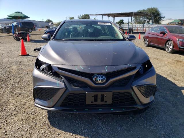 4T1G11AK9PU761870 - 2023 TOYOTA CAMRY SE NIGHT SHADE GRAY photo 5