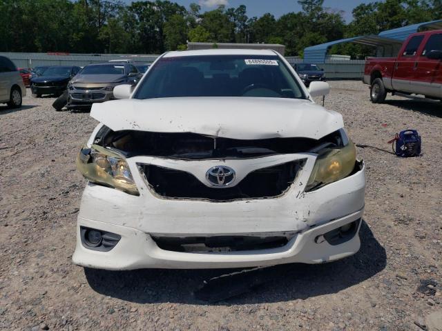4T1BF3EK9BU633705 - 2011 TOYOTA CAMRY BASE WHITE photo 5