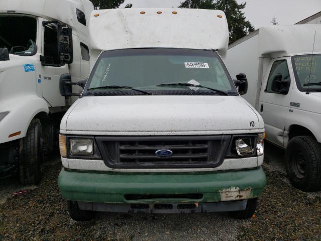 1FDXE45S25HA45723 - 2005 FORD ECONOLINE E450 SUPER DUTY CUTAWAY VAN WHITE photo 5