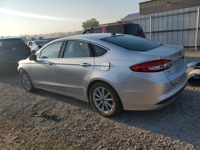 3FA6P0HD2HR342161 - 2017 FORD FUSION SE SILVER photo 2