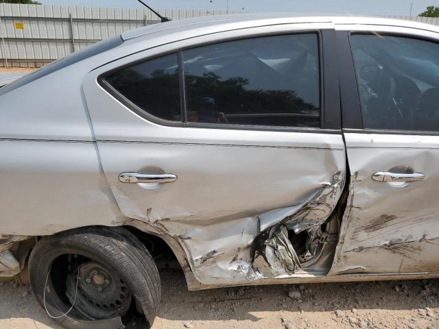 3N1CN7AP8GL865253 - 2016 NISSAN VERSA S SILVER photo 10