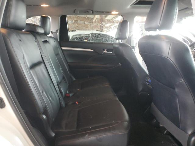 5TDKKRFH3GS155024 - 2016 TOYOTA HIGHLANDER XLE WHITE photo 11