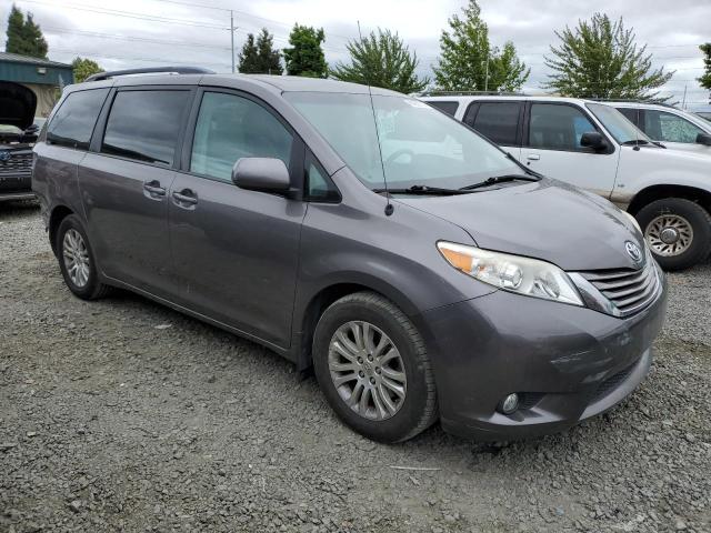 5TDYK3DC6BS126009 - 2011 TOYOTA SIENNA XLE GRAY photo 4