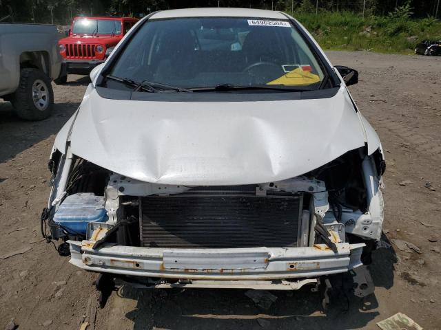 3HGGK5H4XKM715768 - 2019 HONDA FIT LX WHITE photo 5