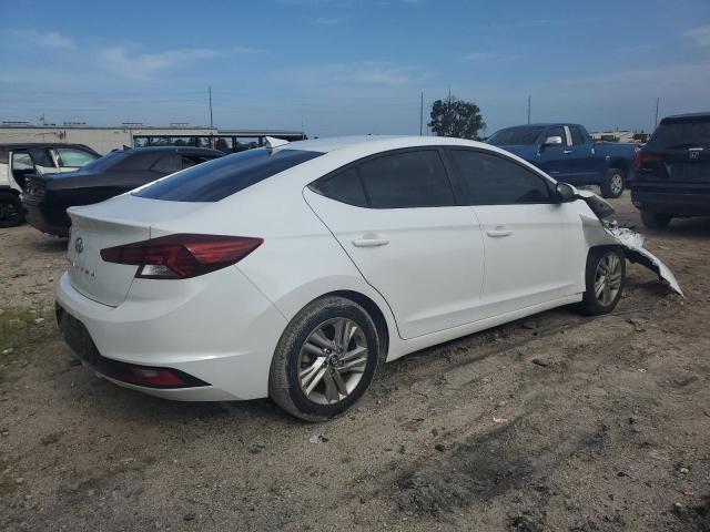 5NPD84LF1KH449632 - 2019 HYUNDAI ELANTRA SEL WHITE photo 3