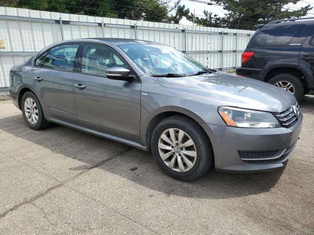 1VWAT7A39FC002220 - 2015 VOLKSWAGEN PASSAT S Grau Foto 4