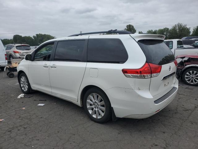 5TDDK3DC0BS005670 - 2011 TOYOTA SIENNA XLE WHITE photo 2